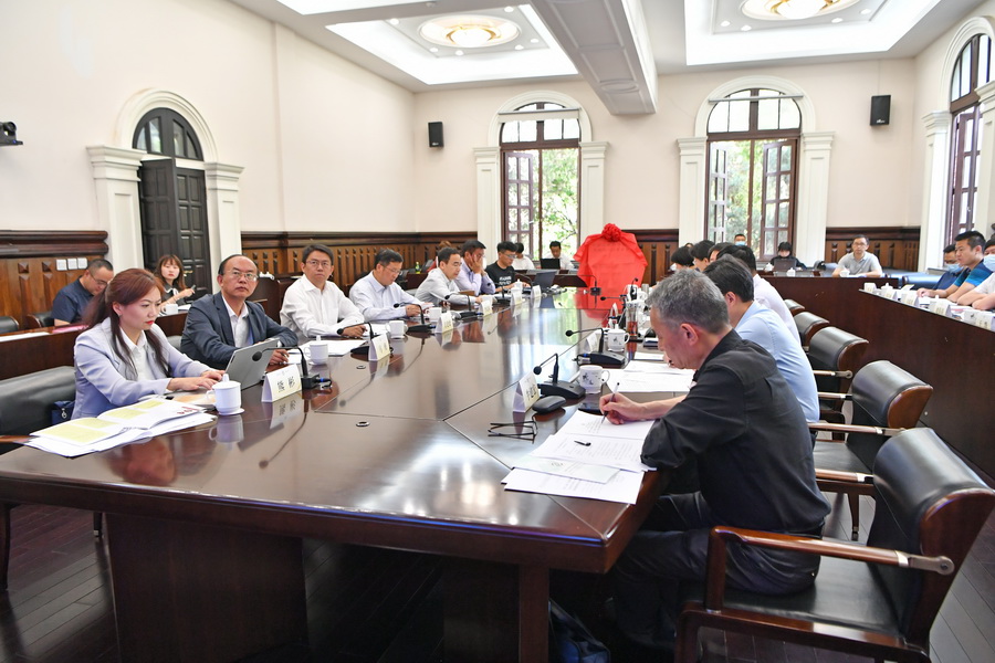 中国(云南)自贸试验区顾问委员会第一次决策咨询专题会暨顾委会揭牌仪式举行 助力经济贸易咨询与开放发展
